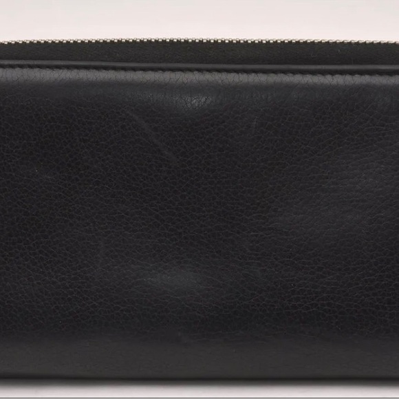 Authentic Gucci woman’s wallet A couple small nicks here and there - Picture 11 of 16